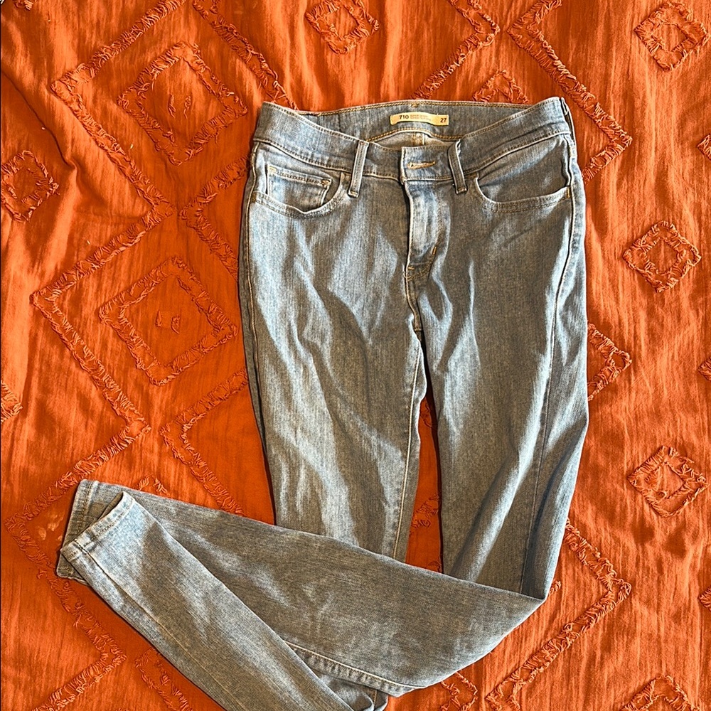 Women's Levi skinny jeans